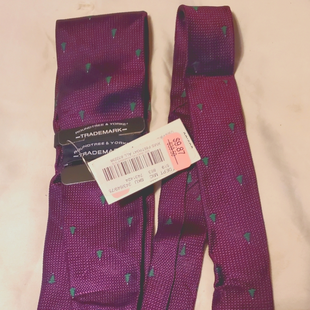 NWT. Men's Christmas tie. Purple with green trees.